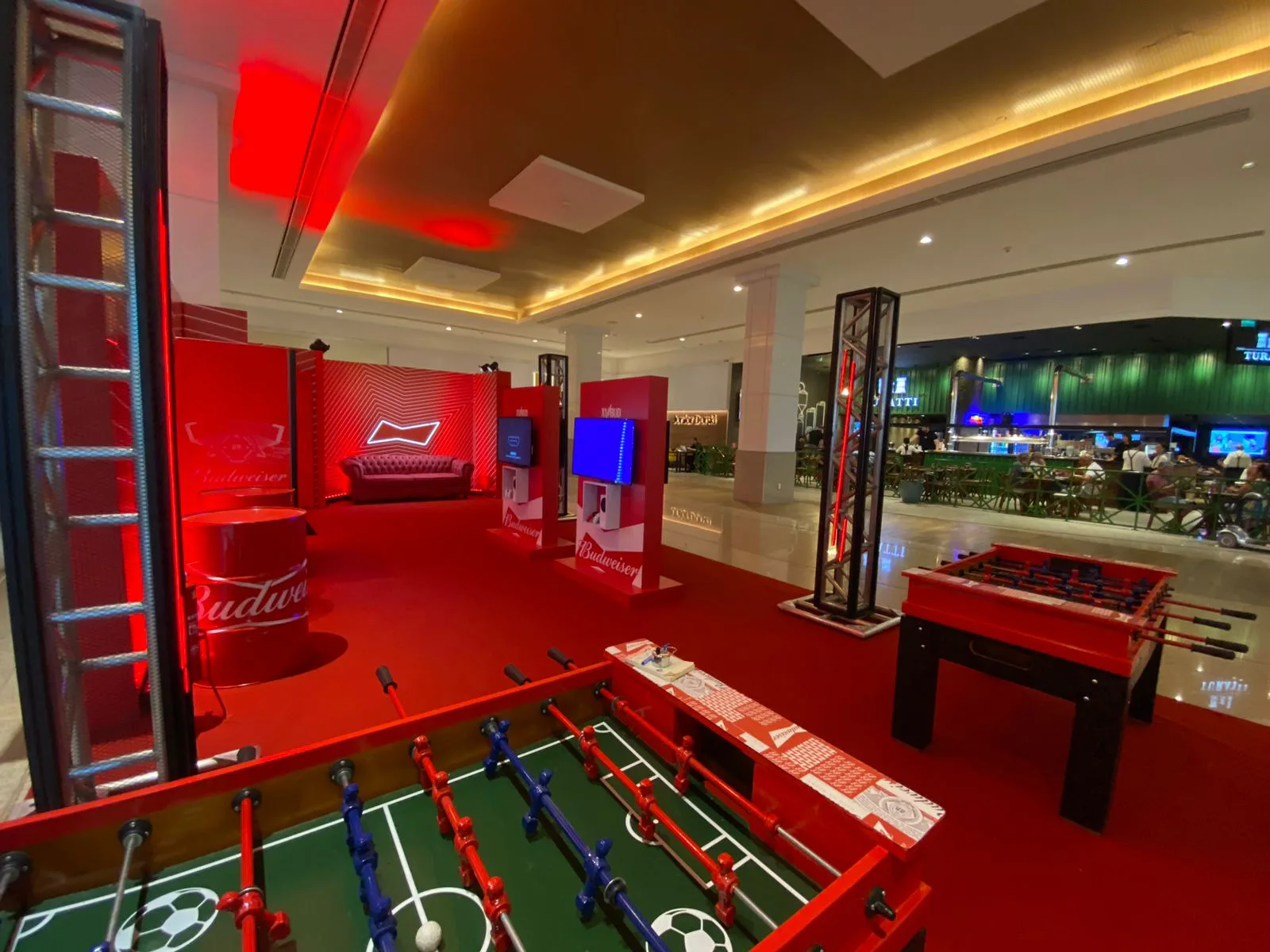 Com sorteio para assistir jogo da Copa do Mundo, shopping RioMar Fortaleza recebe Arena Bud