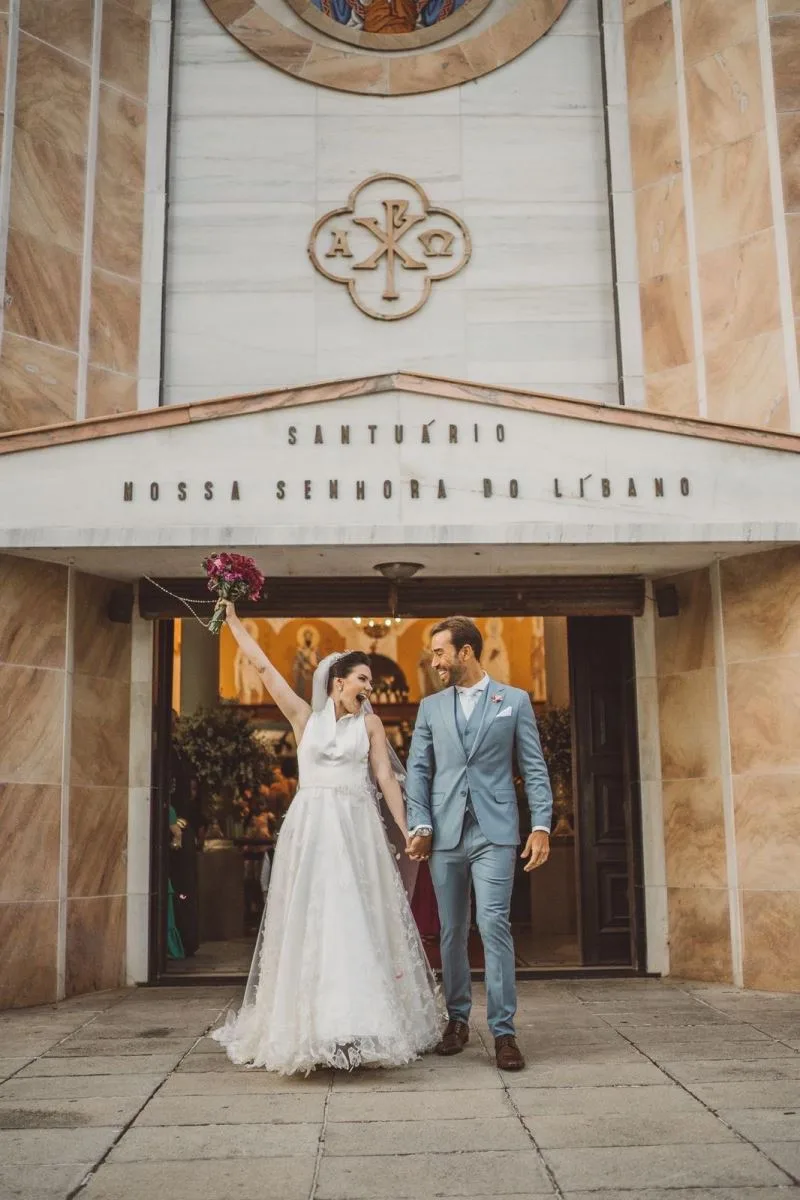 Andressa Menezes e Rafael Studart casam em emocionante cerimônia na Igreja do Libano