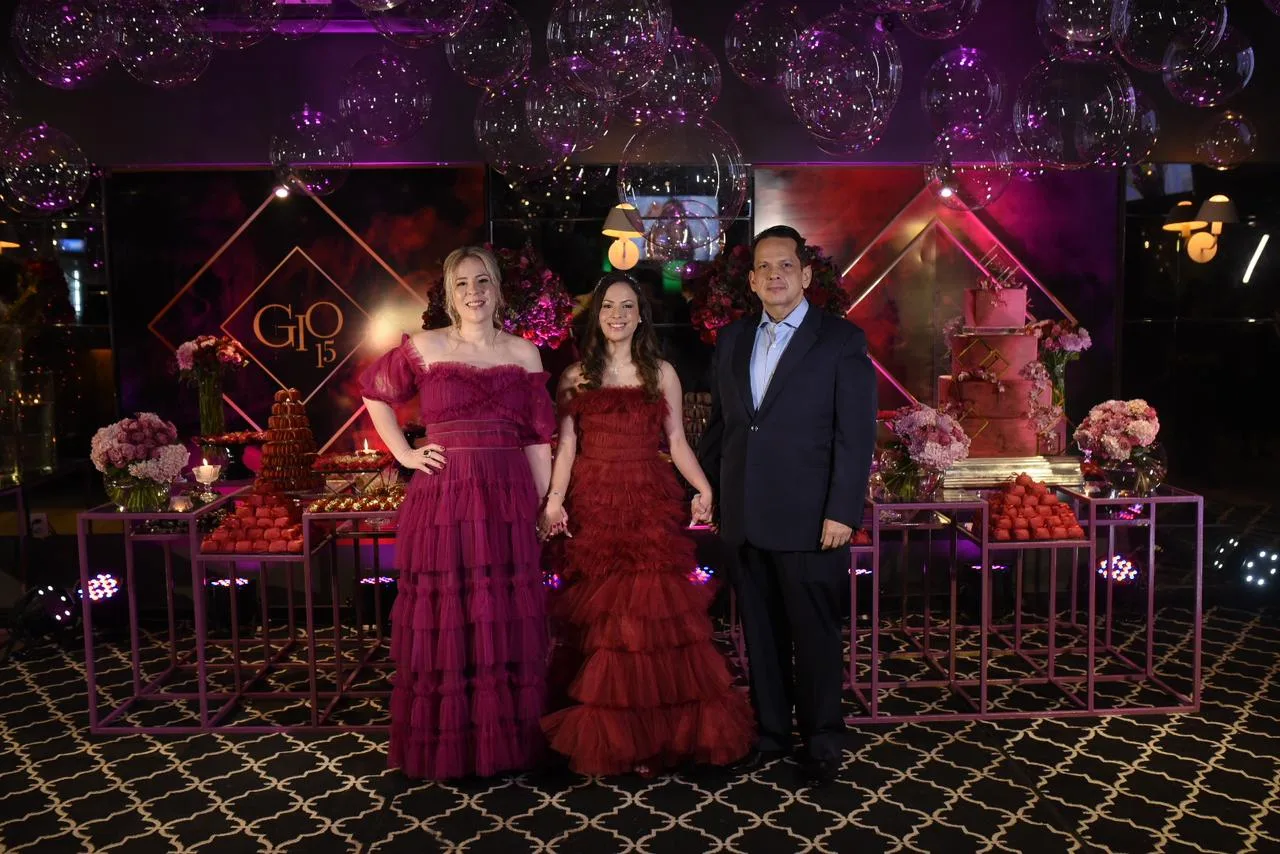 Natália Aragão e Marcus Lage celebram o début da filha Giovanna