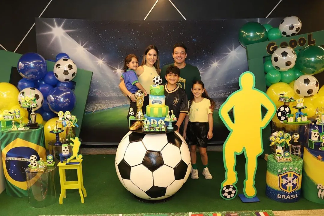 Wesley Safadão celebra aniversário de 12 anos de filho Yhudy com tema de futebol