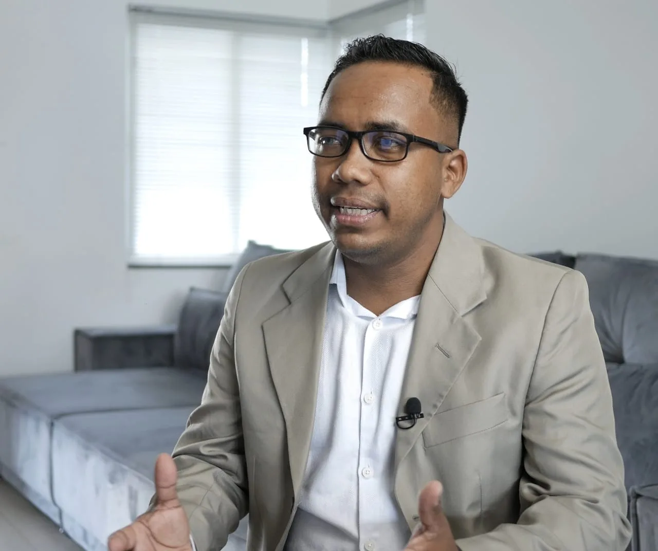 Conheça o espelho interativo e inteligente criado por Adevarley Borges