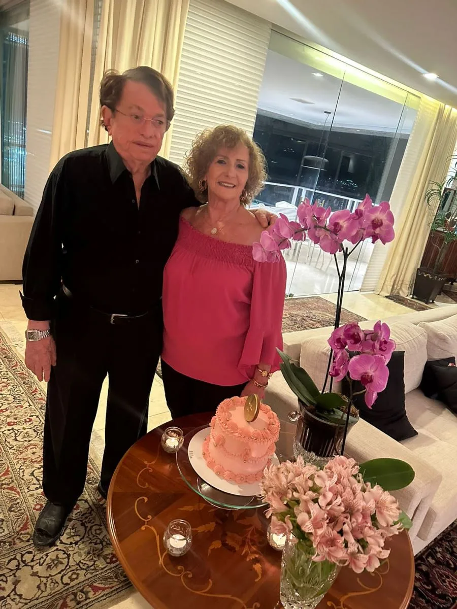 Luiza Cavalcante celebra 80 anos em jantar familiar