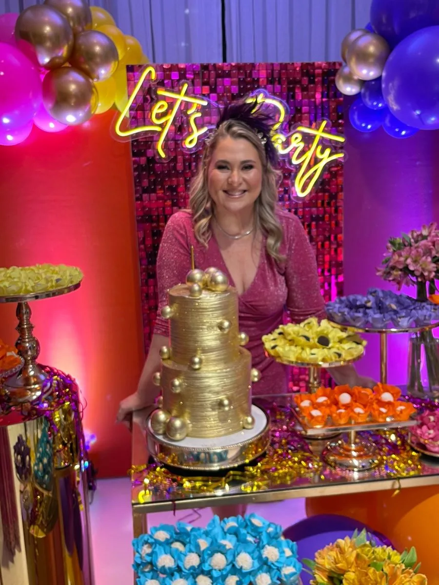 Sandra Feitosa recebe grupo de amigas para comemorar seu aniversário