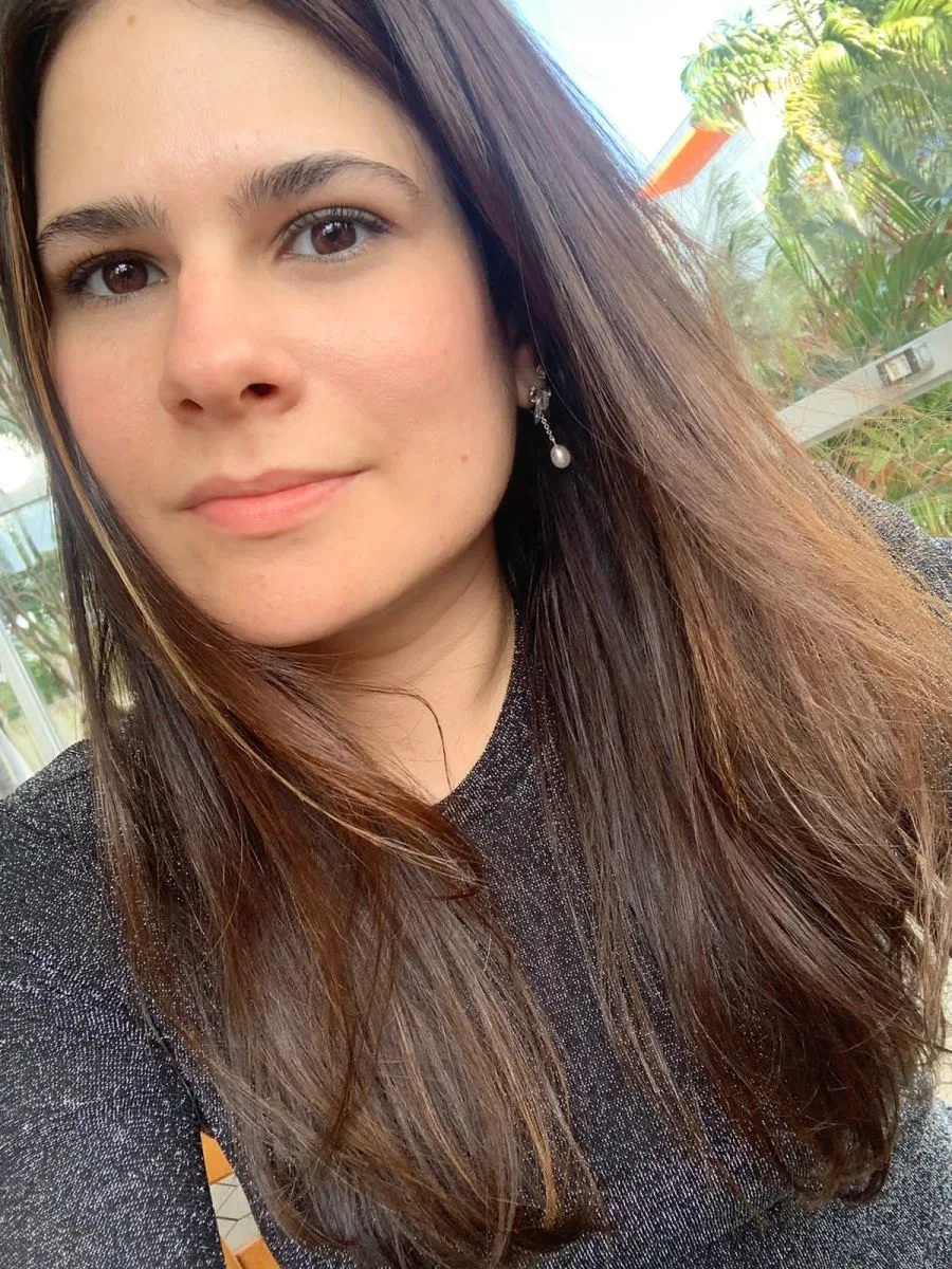 Carolina Torquato Maia lança seu primeiro livro de poemas, "Vértice"