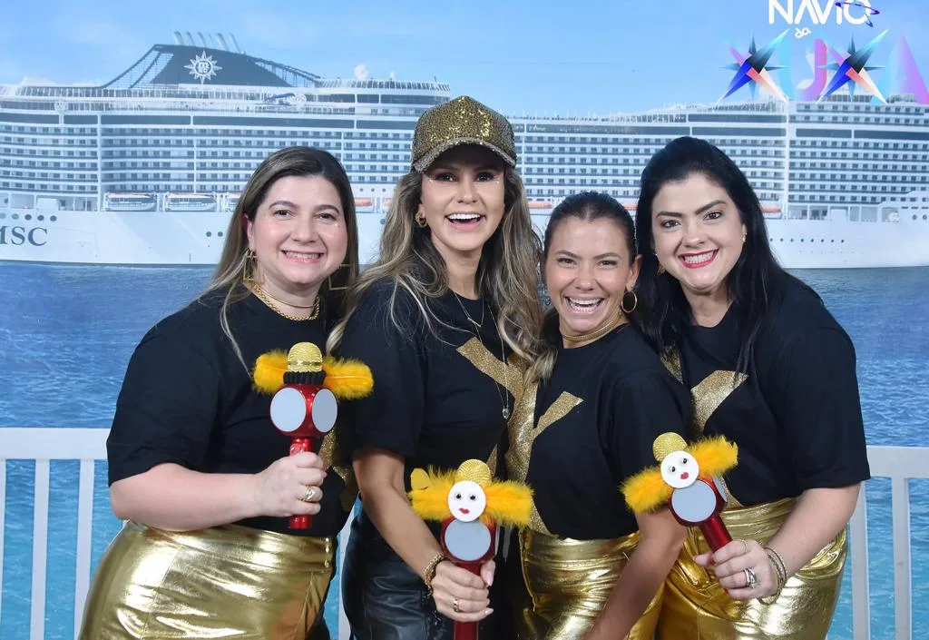 Vanessa Queirós e Viviane Almada curtem Navio da Xuxa