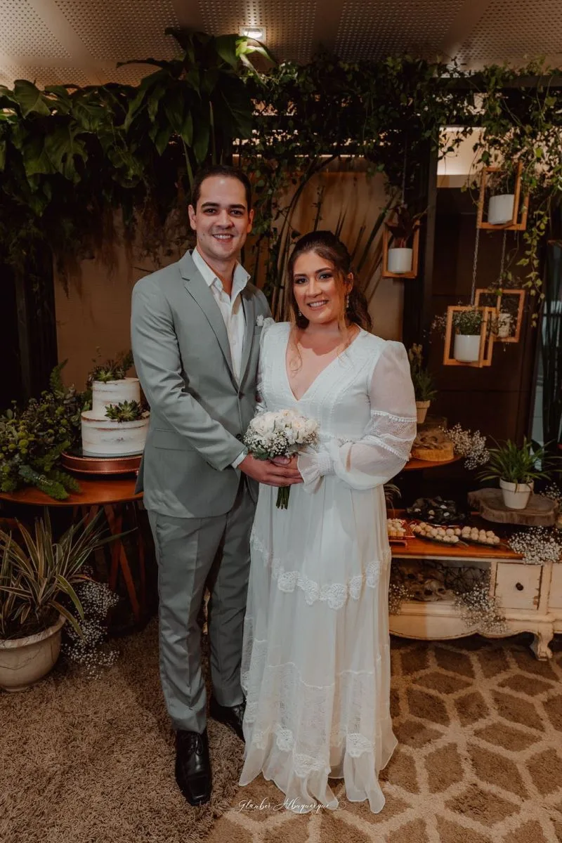 Marina Bezerra de Menezes e Vinícius Marinho declaram o sim em enlace civil