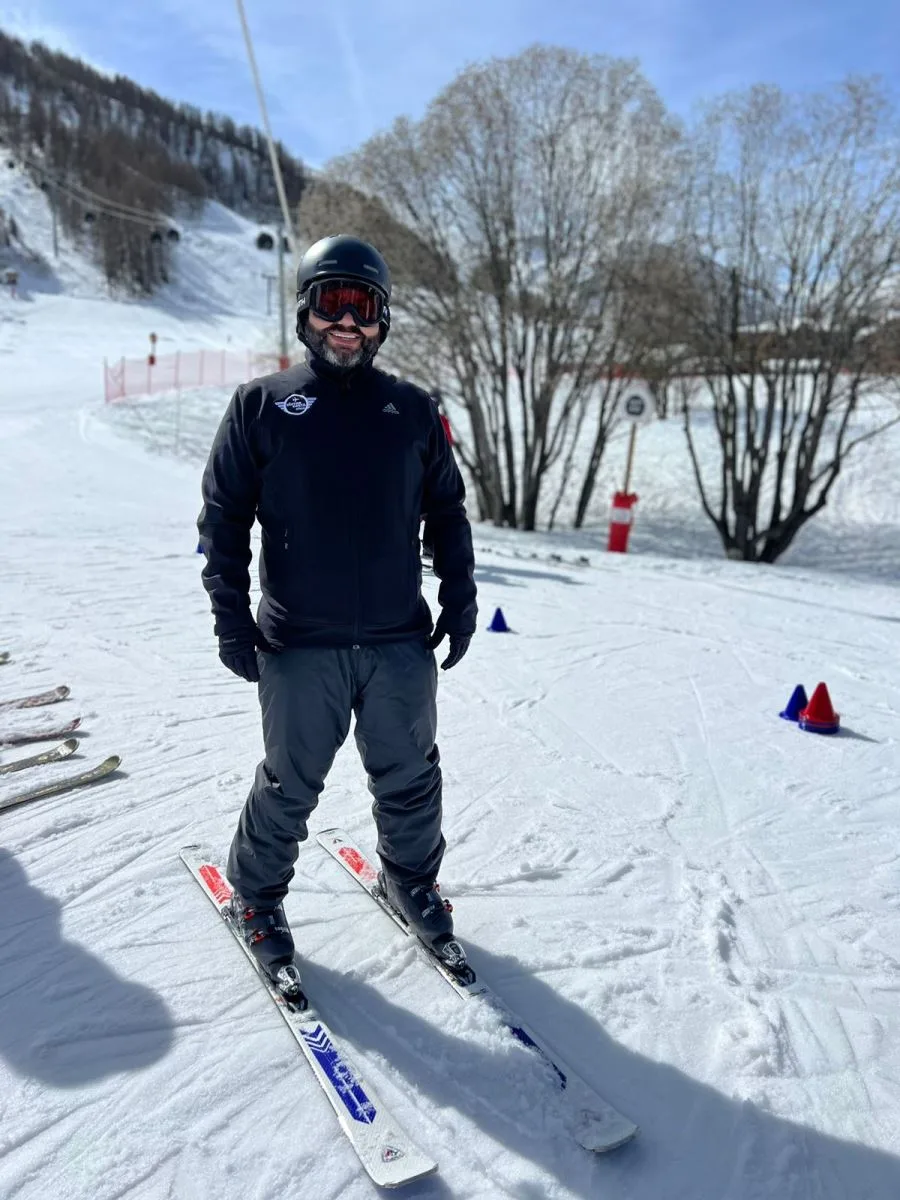 Influenciador Víctor Costa curte temporada de Ski na cidade de Val D’lsère, na França