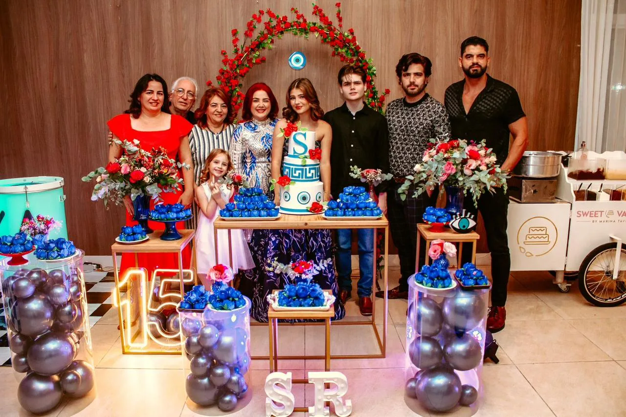 Samantha Rae festeja os 15 anos em party Mamma Mia