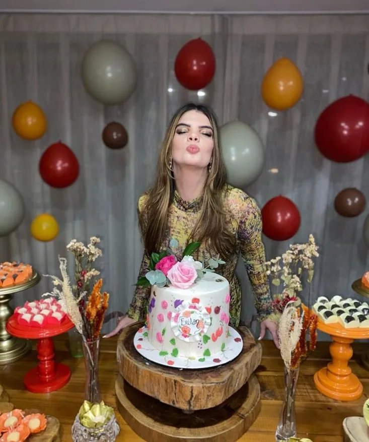 Erilan Girão comemora a nova primavera em festa surpresa