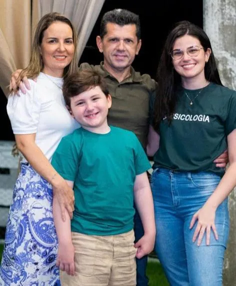 Erick Vasconcelos comemora aniversário ao lado de amigos no Iate Clube