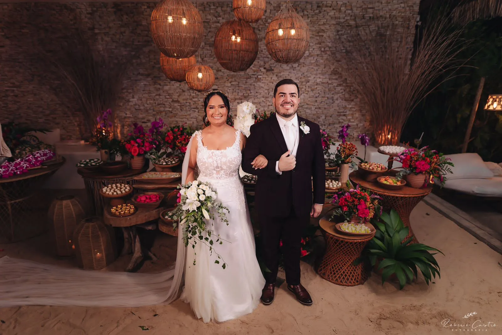 Samantha Santos e Ary Leite casam na praia de Jericoacoara