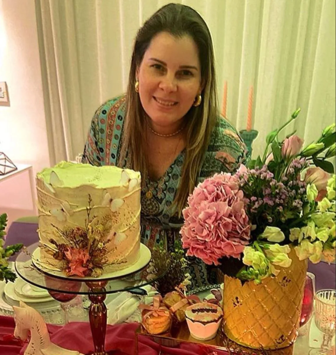 Adriana Loureiro é surpreendida com chá de fraldas para a filha Maria