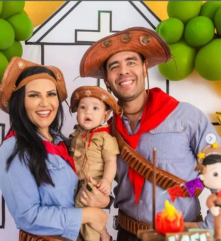 Luciana Ribeiro e Thiago Camelo comemoram o 7º mesversário do filho Lael