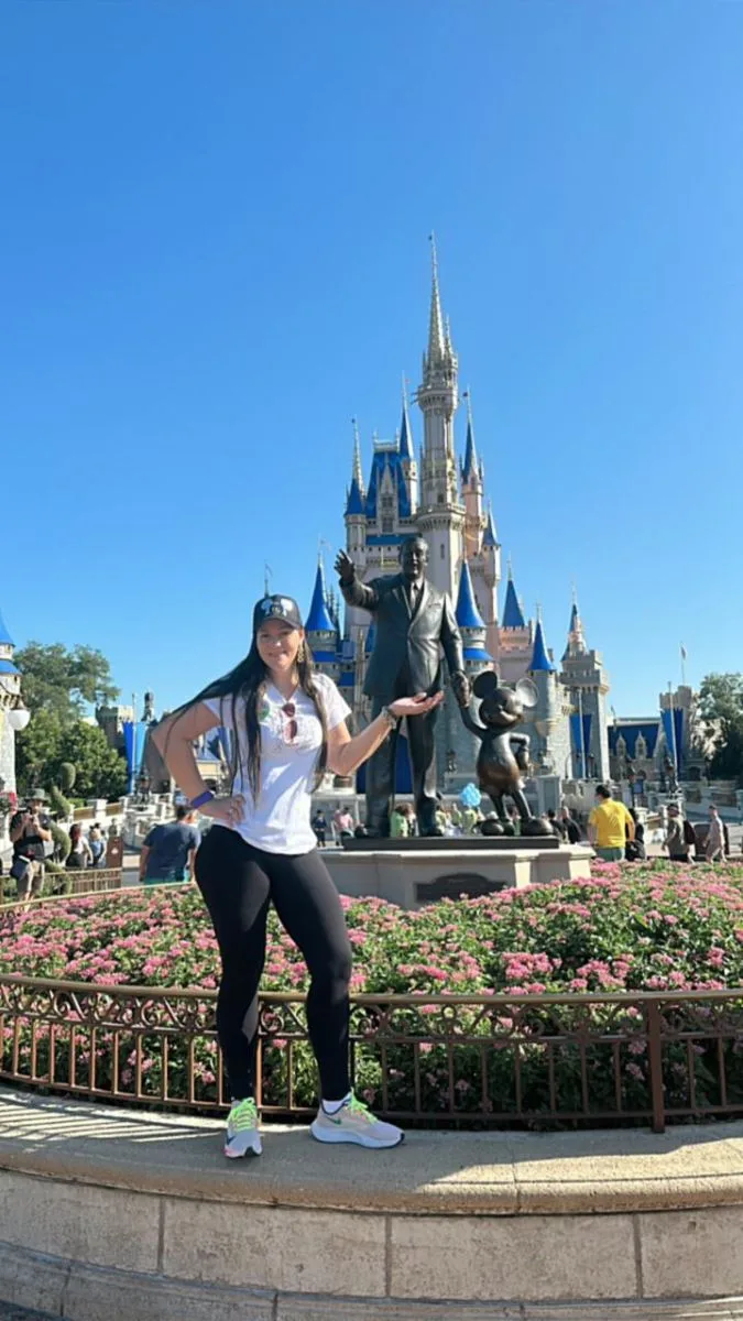 Tatiane Salmito aproveita viagem para buscar inspiração à sua Chiclete Verde e Rosa