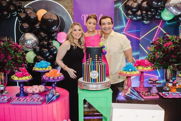 Livia Correia e Valmique Filho celebram os sete anos de Malu