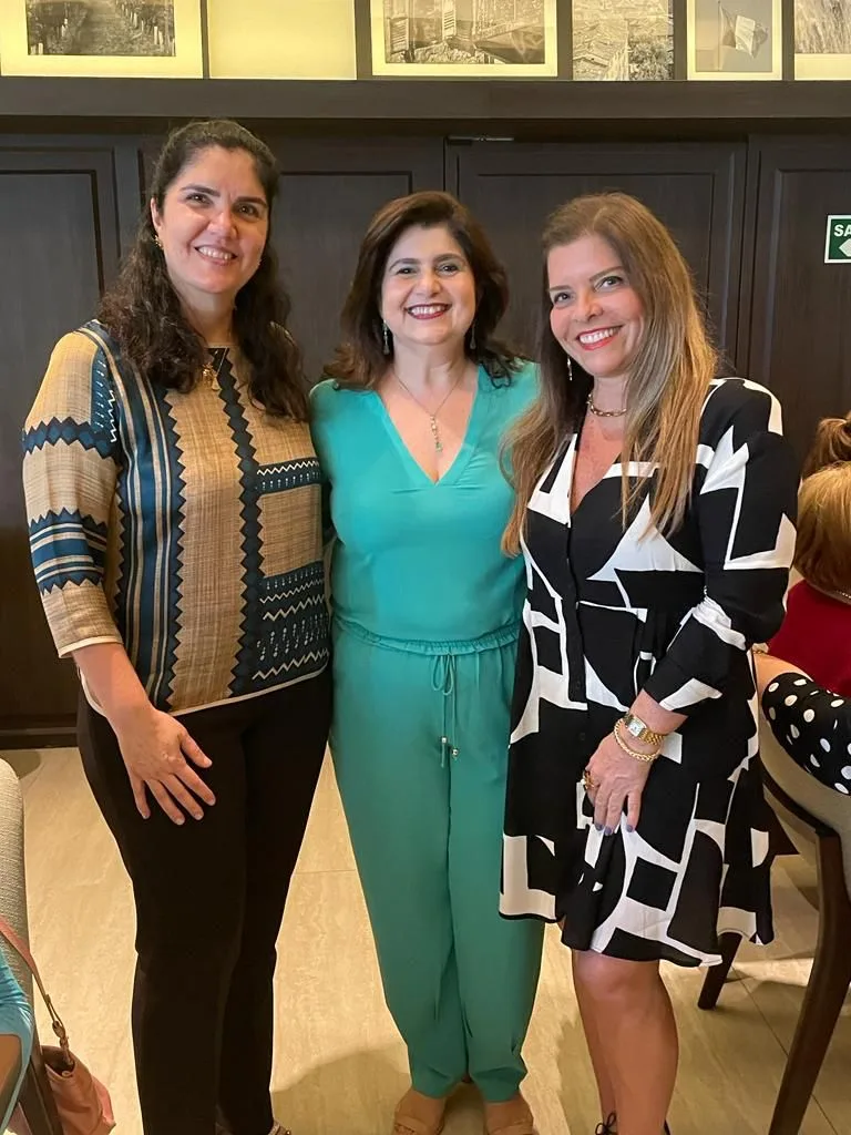 Bebel Ciasca celebra nova primavera com grupo de amigas