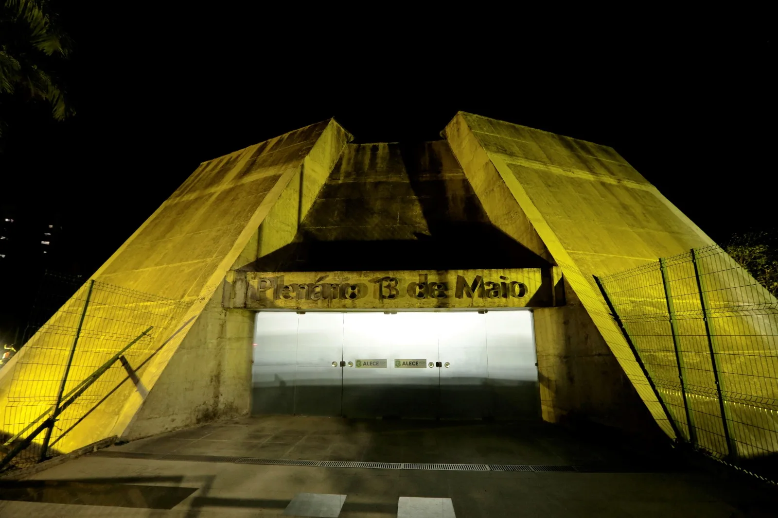 Assembleia Legislativa ilumina fachada em alusão à campanha Setembro Amarelo
