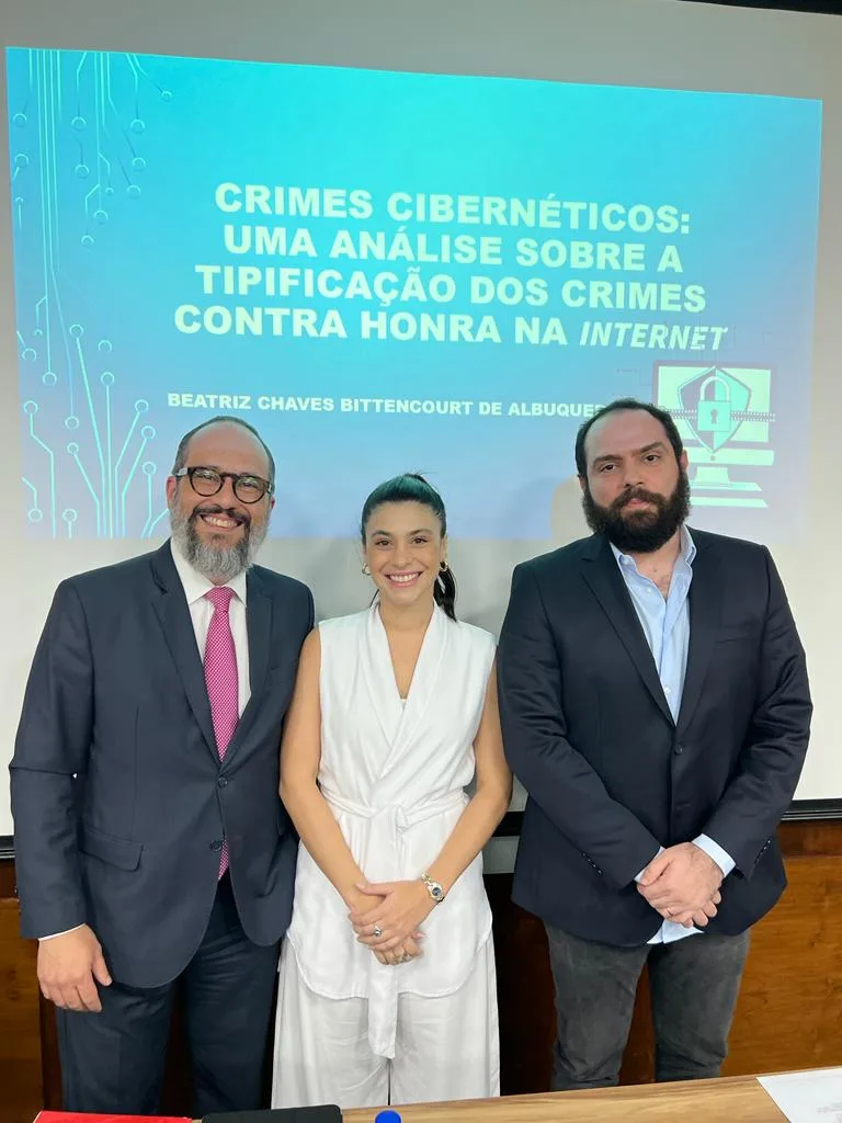 Beatriz Albuquerque celebra Mestrado em Direito Constitucional