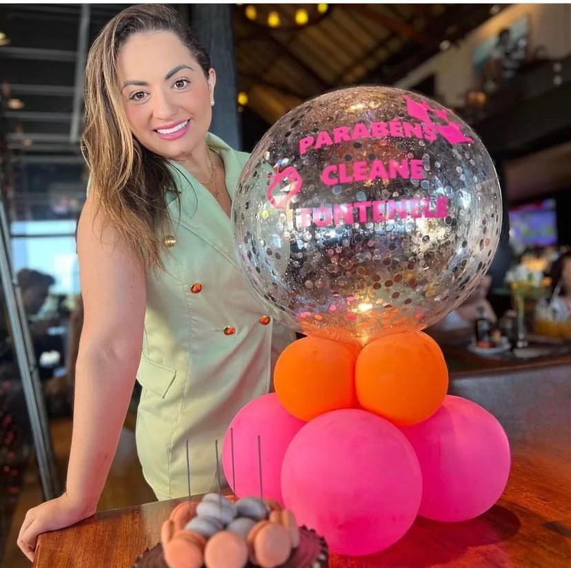 Cleane Fontenele é surpreendida com aniversário em família