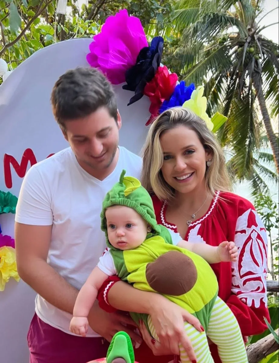 Fernanda Levy e Omar Macedo comemoram oitavo mesversário da filha Maria
