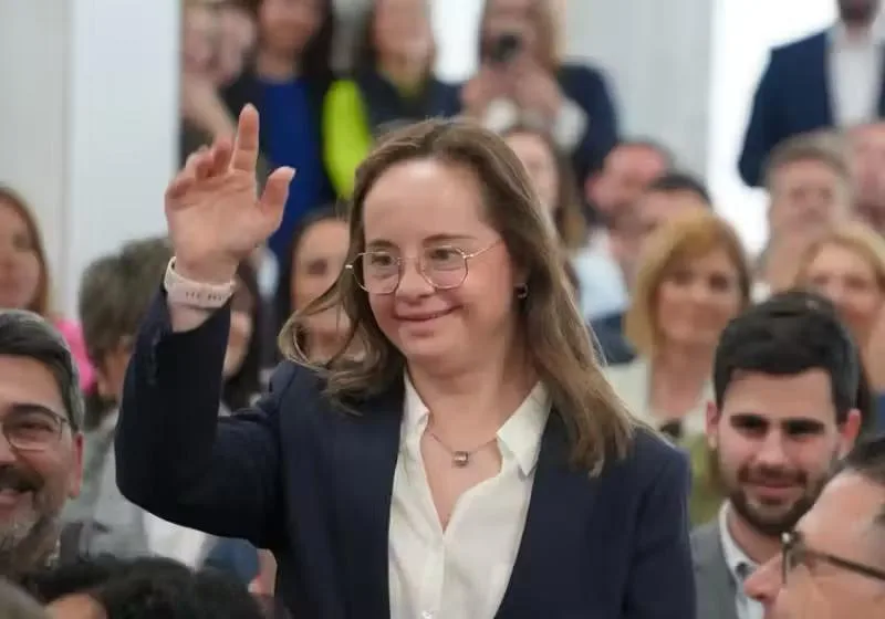 Espanha empossa primeira deputada com Síndrome de Down