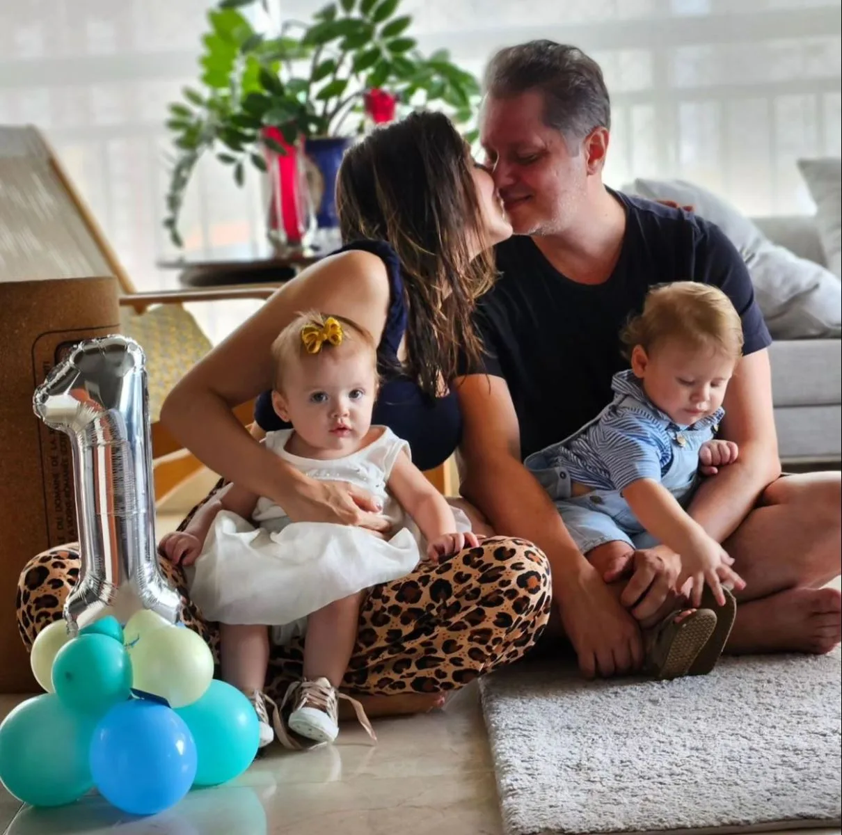 Marisa Sombra e Livio Parente celebram primeiro aninho dos gêmeos Caio e Nicole