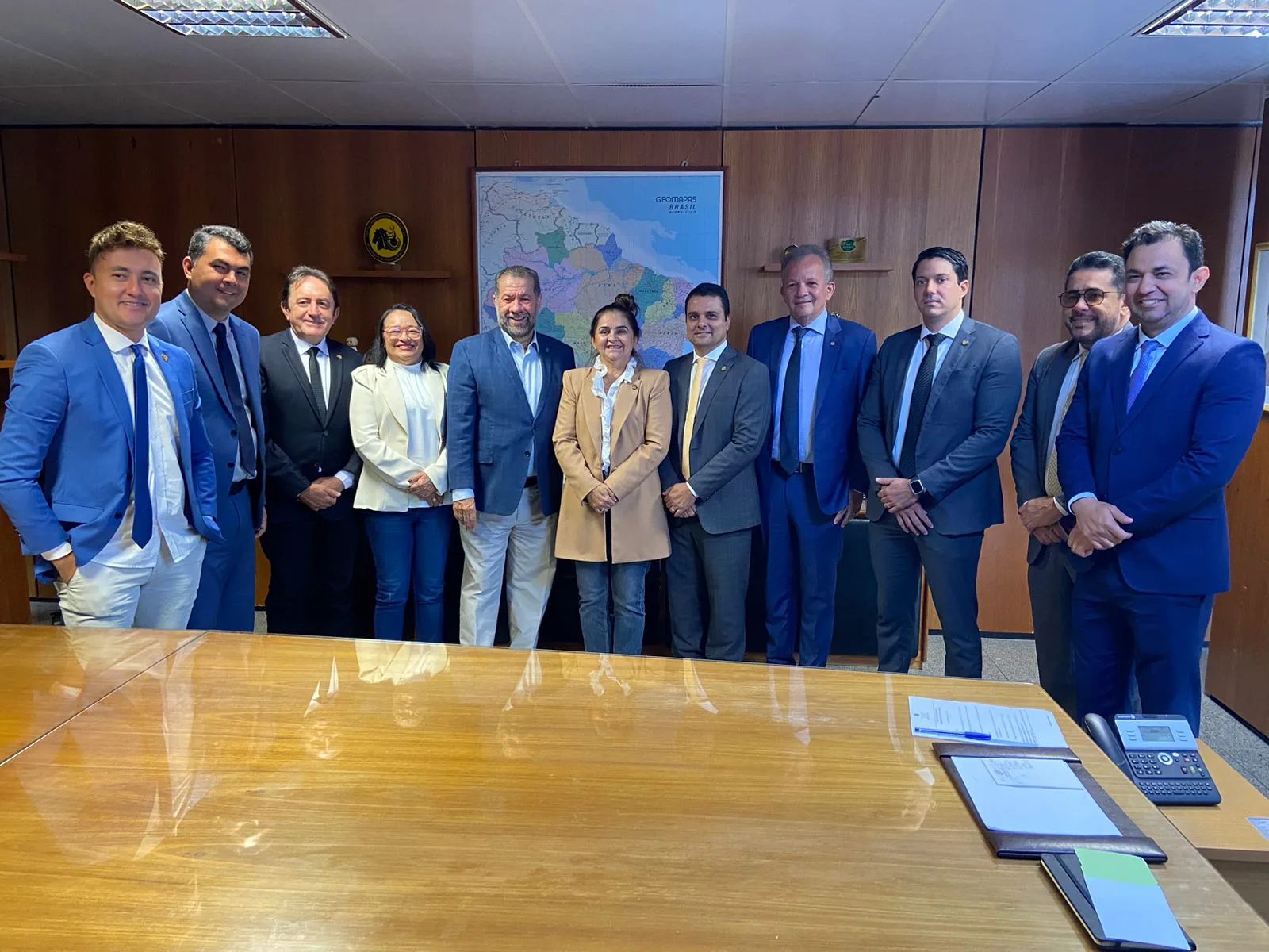 Presidente da Câmara de Fortaleza e comitiva de vereadores se reúnem com Carlos Lupi, em Brasília