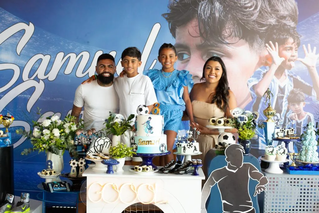 Rafaela Santos e Romarinho celebram os oito anos de Enzo Samuel