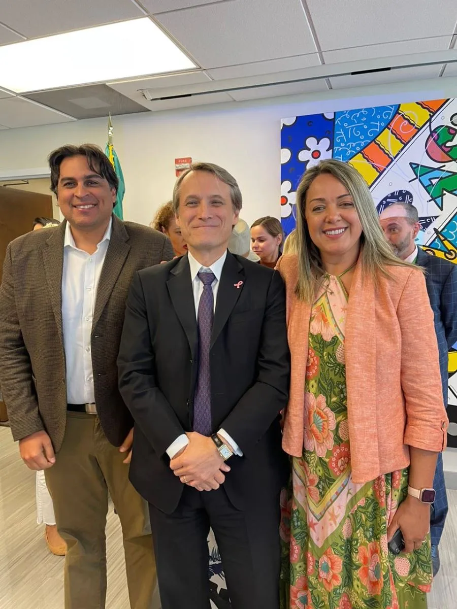 Escritório Jurídico no Brasil apoia projeto Outubro Rosa em Miami