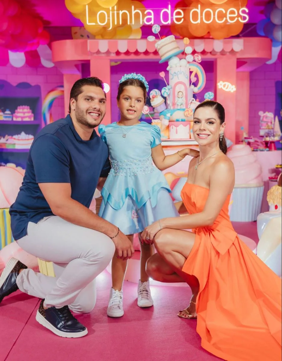 Camila Nogueira e Rômulo Leite comemoram aniversário de sete anos da filha Sophia