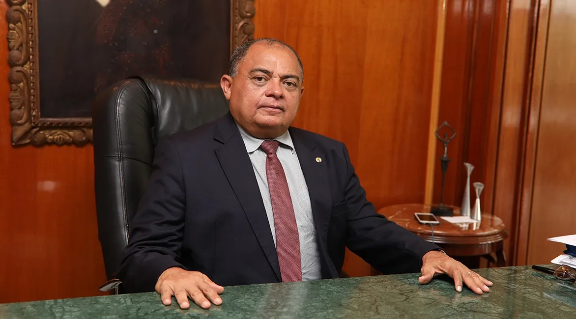 Tribunal de Justiça do Ceará aprova voto de louvor para o desembargador Teodoro Silva Santos