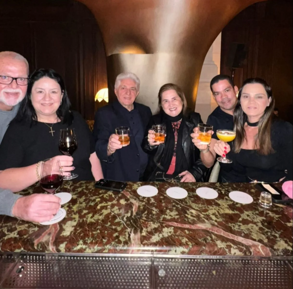 Auricélia e Deusmar Queirós celebram Bodas de Argila em Paris
