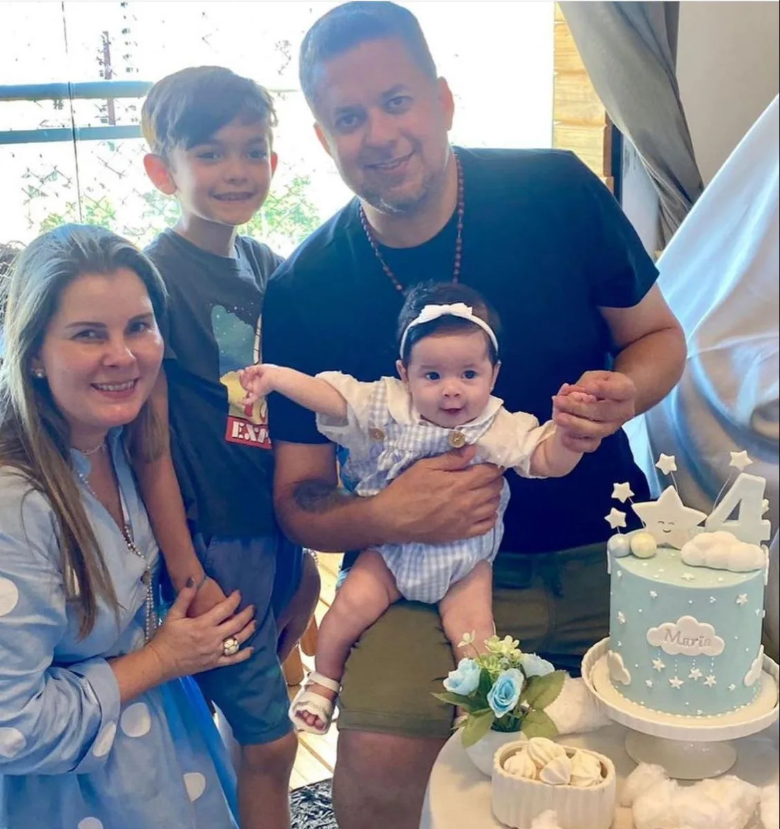 Adriana e Raphael Loureiro festejam quarto mesversário da filha Maria