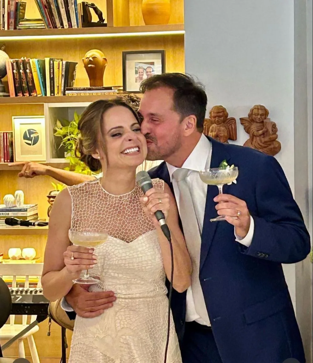 Ana Virgínia Furlani e Fernando Novais brindam casamento