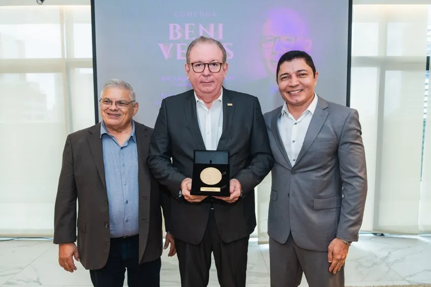 Ricardo Cavalcante recebe Comenda Beni Veras 2023