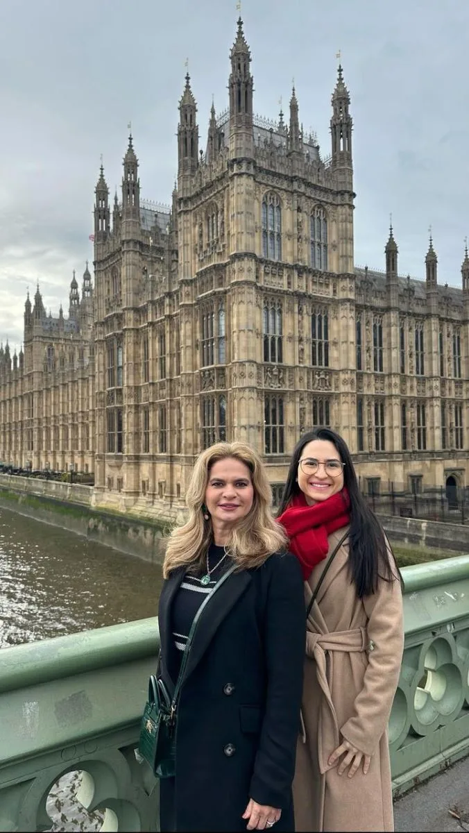 Germana Wanderley curte férias em Londres ao lado da filha Livia Cavalcante