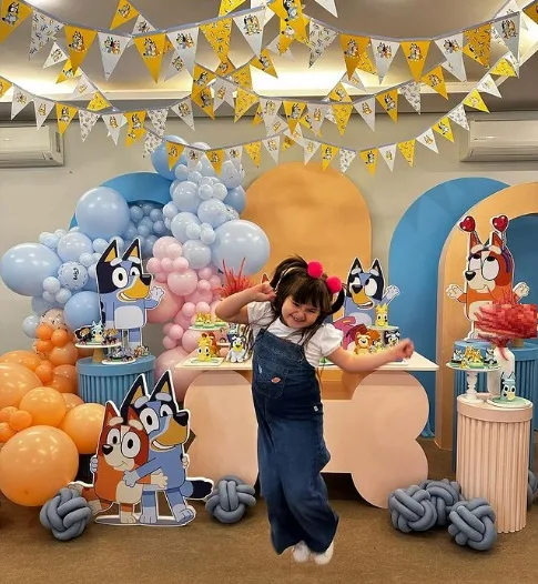 Juju Teófilo comemora aniversário com festa do pijama