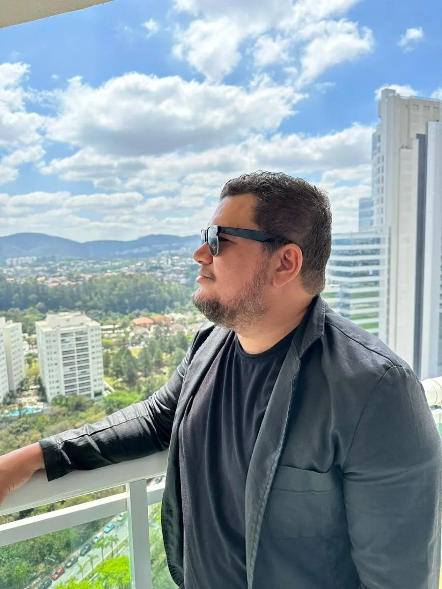 Rogério felix com sua empresa O Gênio Visionário que Transformou Ambientes com Inovação Inteligente