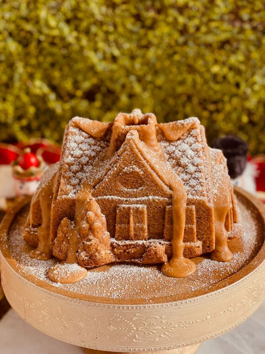 Chef Lívia Mota ganha destaque em Fortaleza com bolo Maison Gingerbread