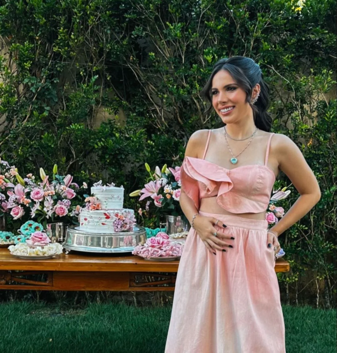 Nicole Vasconcelos e Pedro Paulo Carapeba reúnem os mais próximos no chá de baby de Olívia