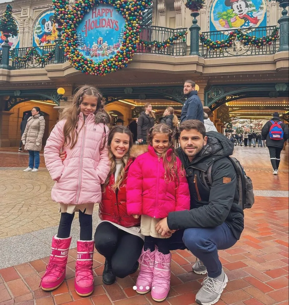 Isabela Franklin e Ivan Bezerra Neto pegam a rota de Paris com as filhas