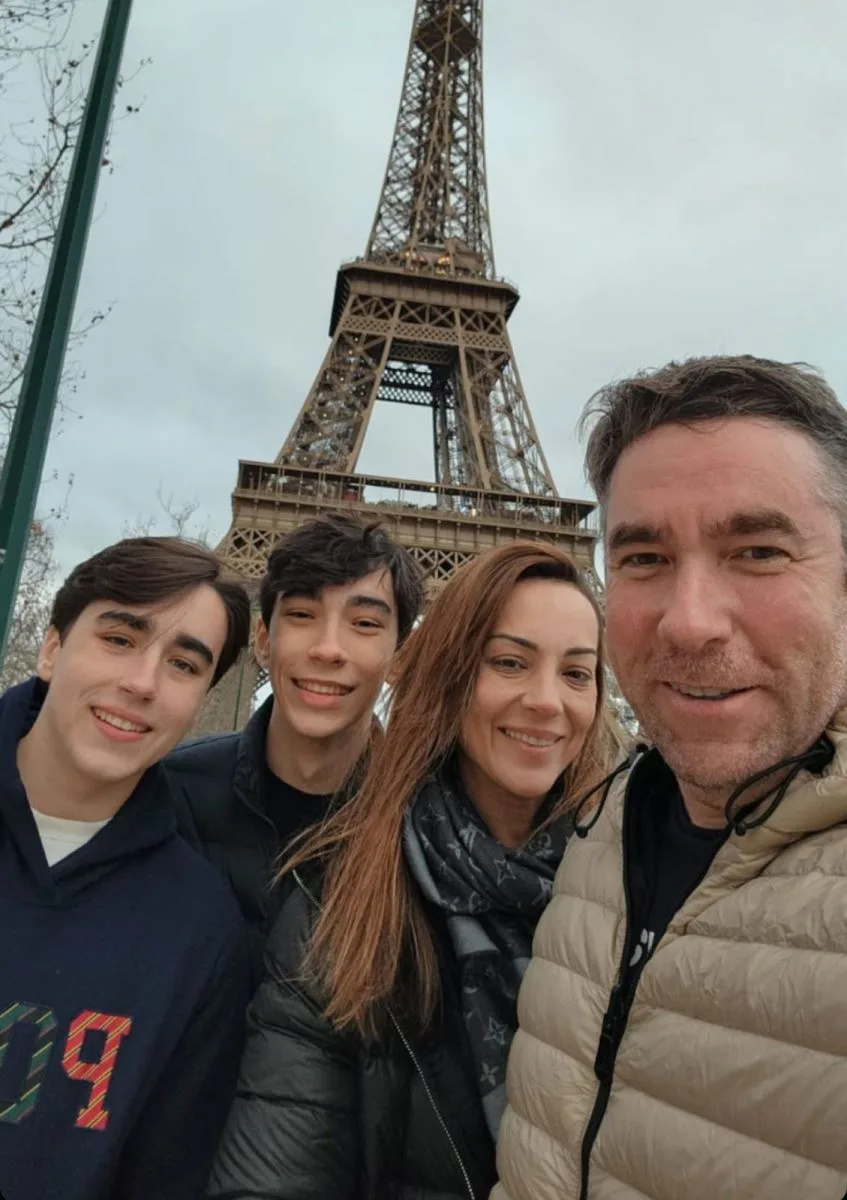 Carol Albuquerque e Daniel Leite em temporada de férias na França
