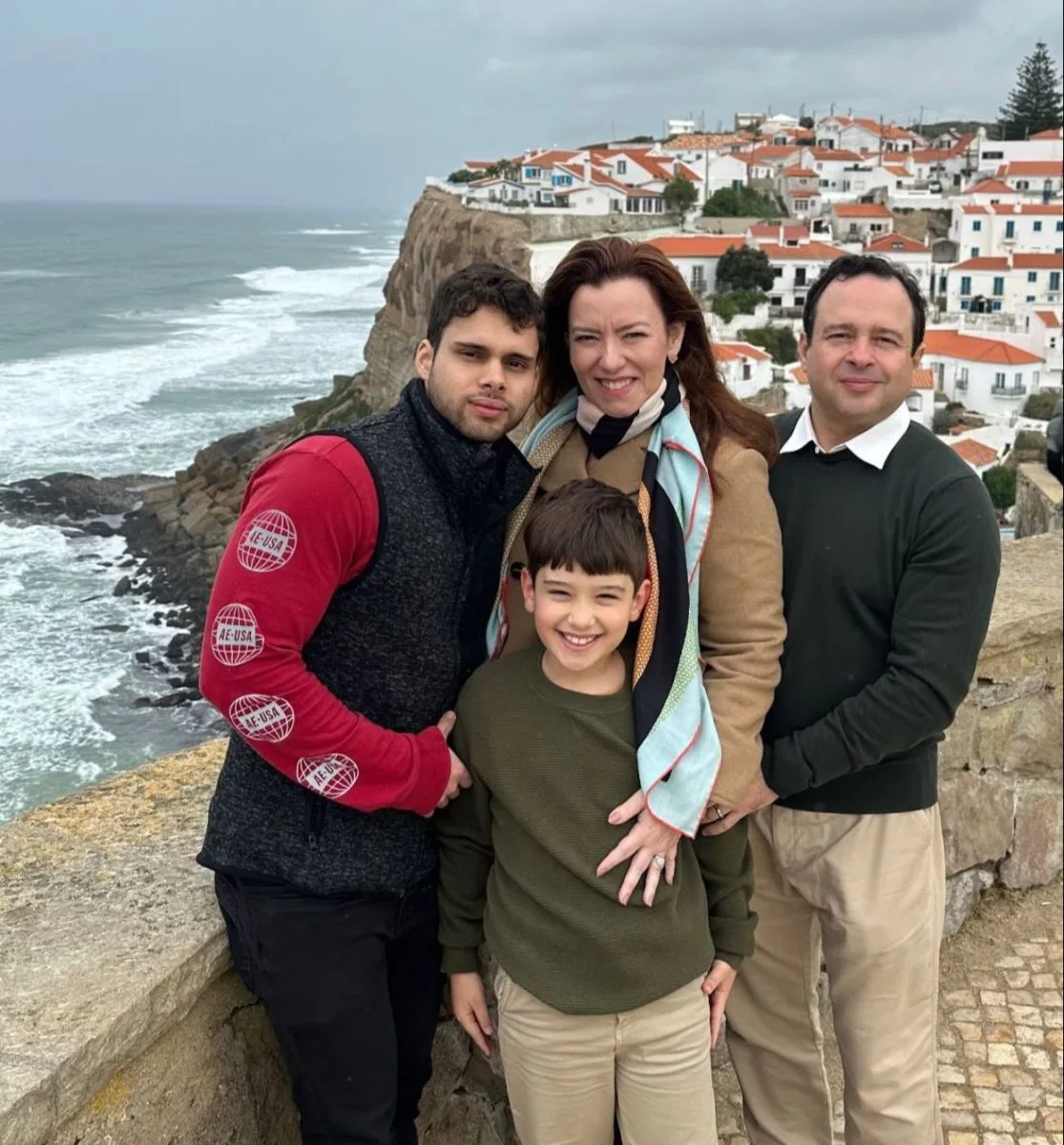 Após dias na Finlândia, Aline Félix e Igor Barroso desembarcam em Portugal
