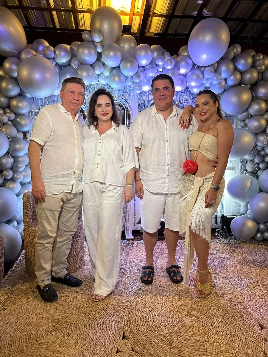 Risângela Lima e Rannyere Pinto reuniram amigos em Uruaú para a chegada de 2024