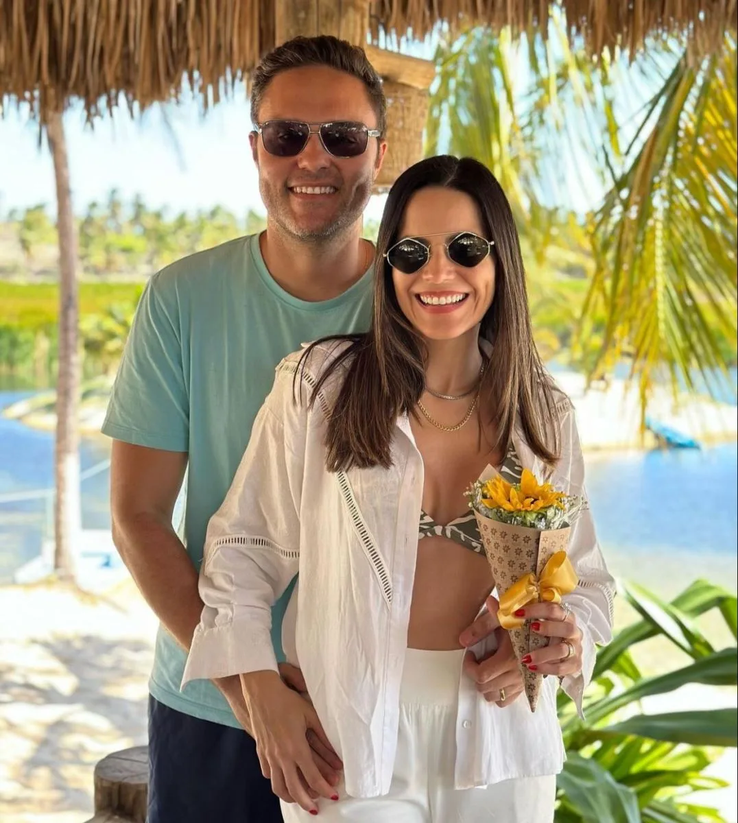 Luciana Aragão assopra velinhas em Icaraizinho de Amontada