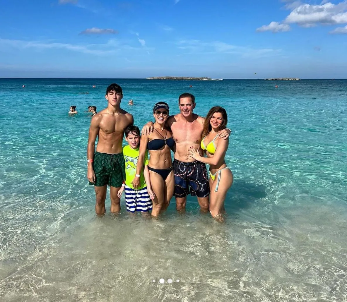 Camila e Paulo Vieira causam frisson nas Bahamas