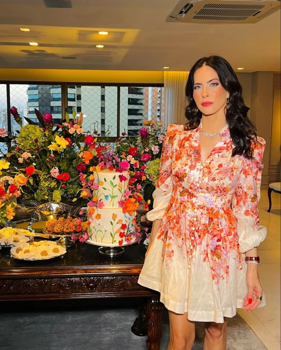 Marcella Porto celebra entrada no rol dos 40 anos entre turma de amigas