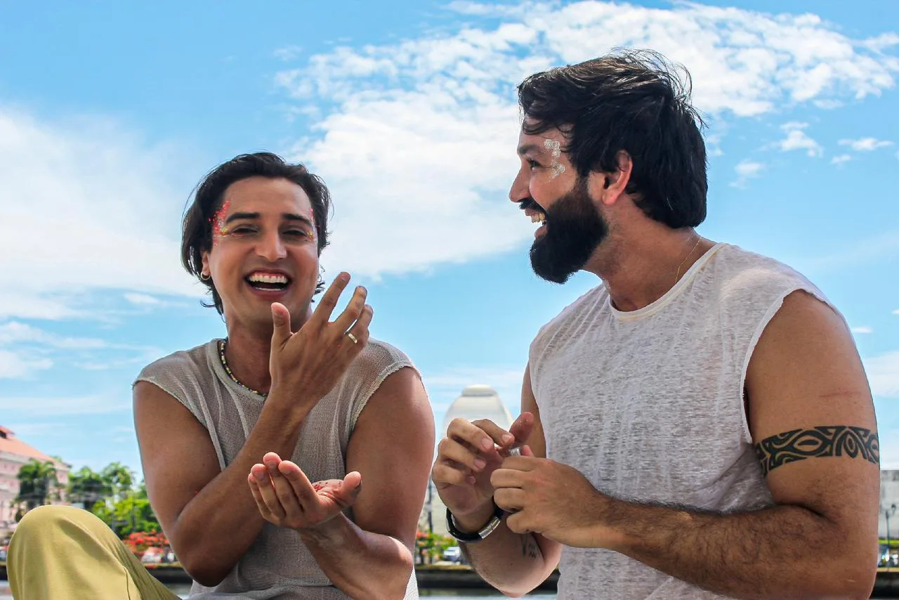 Single “No Frevo da Vida”, de Robertto e Gutto Pimenta, é lançado como marca de uma reinvenção