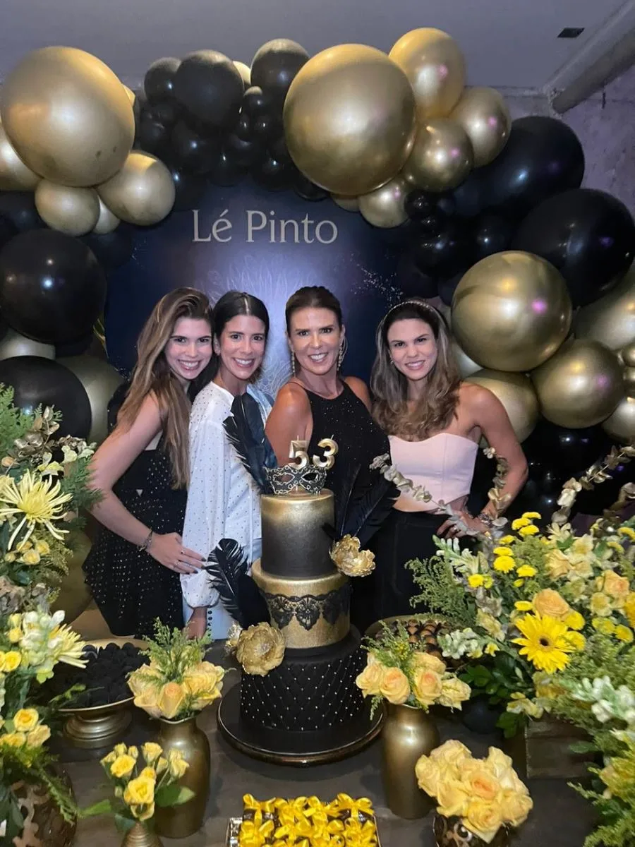 Alexandra Pinto comemora nova idade com muito frisson