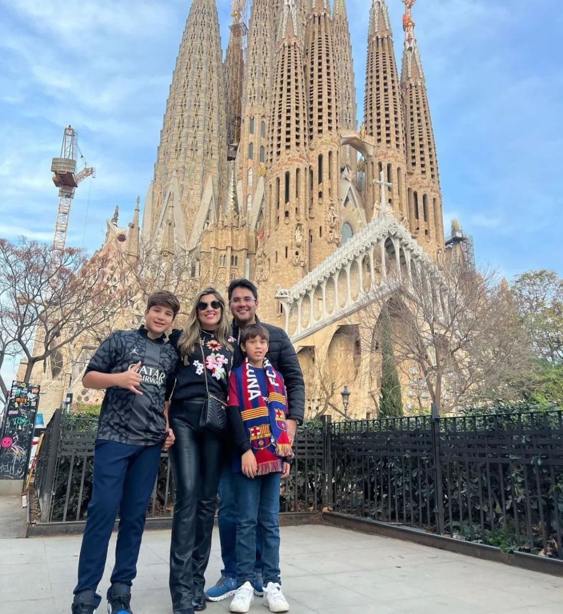 Roberta e Luciano Maia embarcam para a Espanha com os filhos